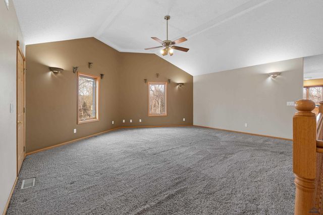 4001 PETE LN, Rapid City, SD 57702