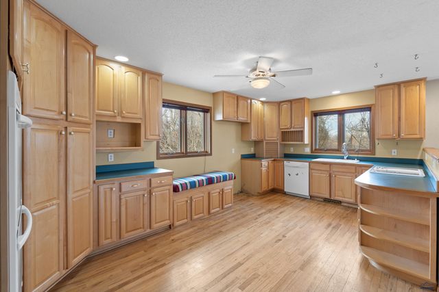 4001 PETE LN, Rapid City, SD 57702