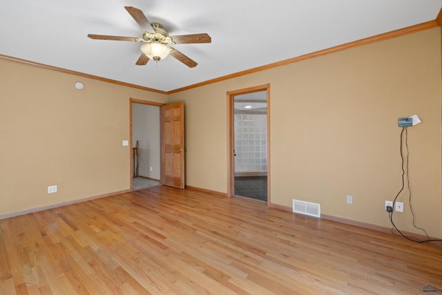 4001 PETE LN, Rapid City, SD 57702