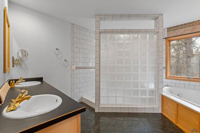 4001 PETE LN, Rapid City, SD 57702