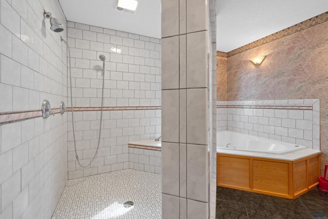 4001 PETE LN, Rapid City, SD 57702