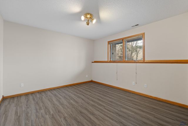 4001 PETE LN, Rapid City, SD 57702