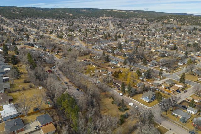 4001 PETE LN, Rapid City, SD 57702