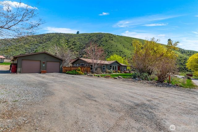 61 Twin Ponds Lane, Cashmere, WA 98815