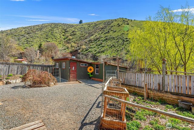 61 Twin Ponds Lane, Cashmere, WA 98815