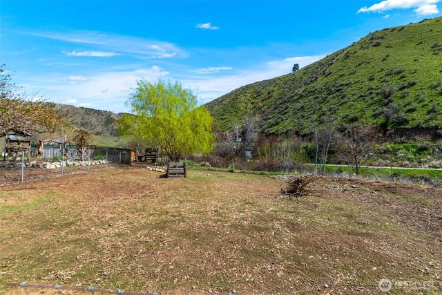 61 Twin Ponds Lane, Cashmere, WA 98815