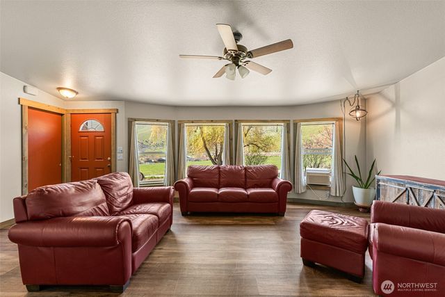 61 Twin Ponds Lane, Cashmere, WA 98815