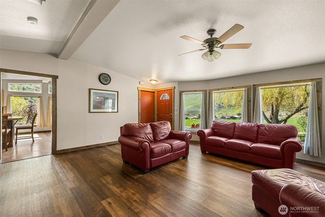 61 Twin Ponds Lane, Cashmere, WA 98815