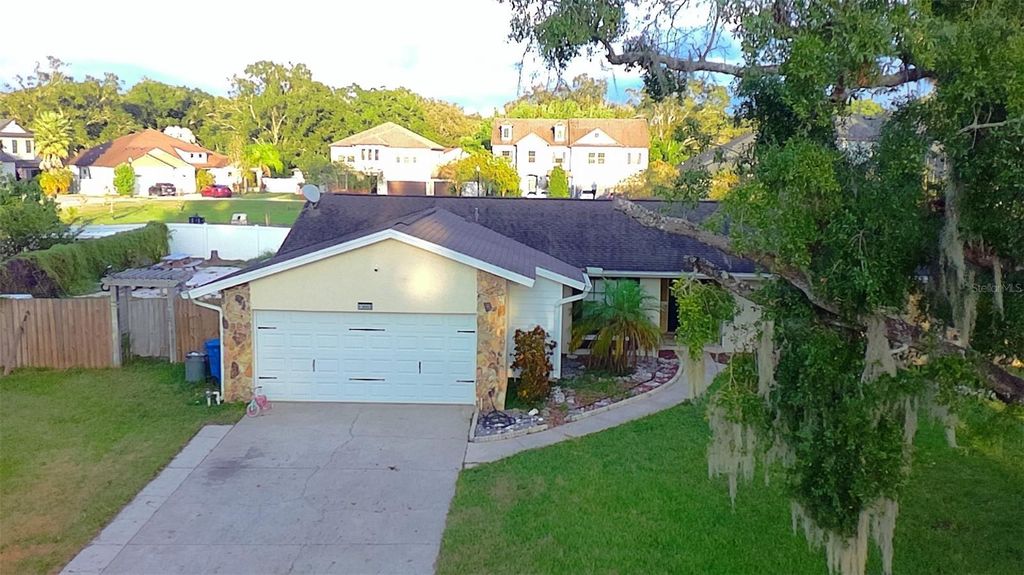 Image 2 of property listing at 13603 WESTSHIRE DRIVE, Tampa, FL 33618