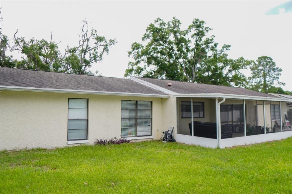 Image 11 of property listing at 13603 WESTSHIRE DRIVE, Tampa, FL 33618