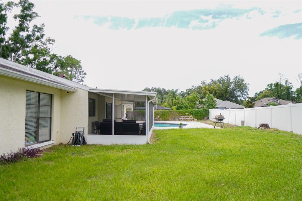 Image 13 of property listing at 13603 WESTSHIRE DRIVE, Tampa, FL 33618
