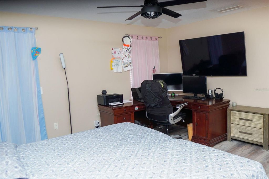 Image 35 of property listing at 13603 WESTSHIRE DRIVE, Tampa, FL 33618