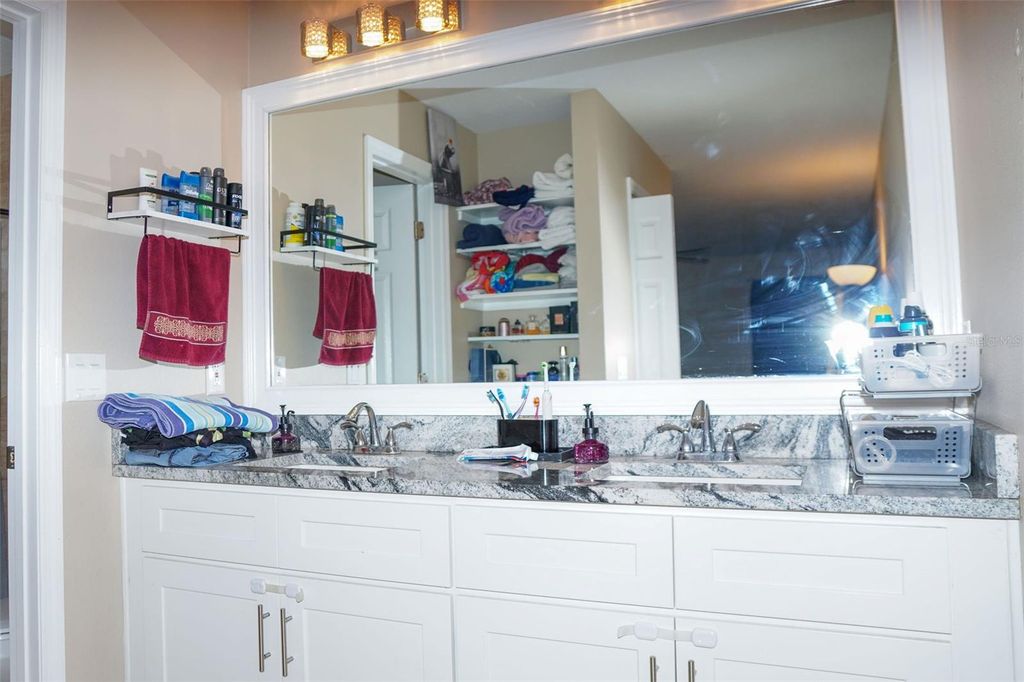 Image 37 of property listing at 13603 WESTSHIRE DRIVE, Tampa, FL 33618