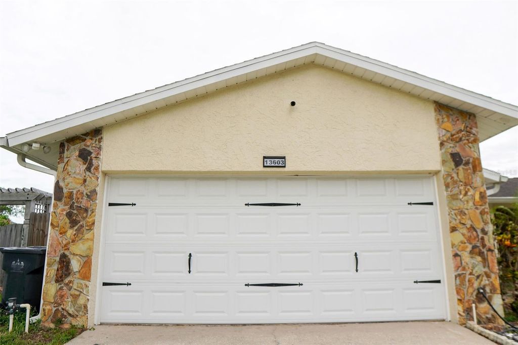 Image 8 of property listing at 13603 WESTSHIRE DRIVE, Tampa, FL 33618