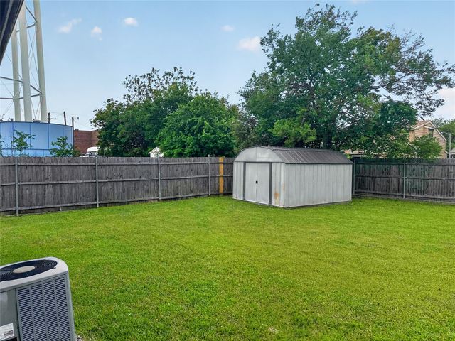 109 N Heights Drive, Crowley, TX 76036