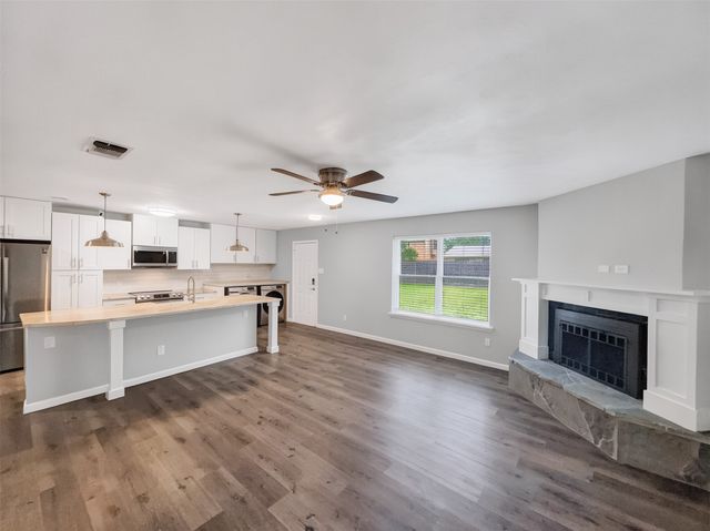 109 N Heights Drive, Crowley, TX 76036