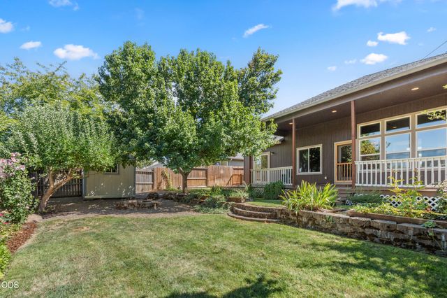 642 Sheffield Drive, Eagle Point, OR 97524
