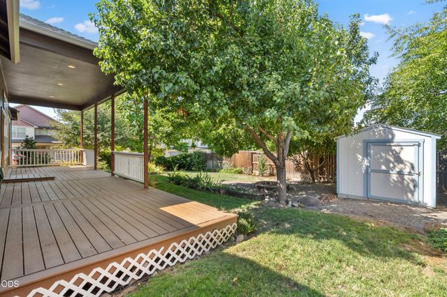 642 Sheffield Drive, Eagle Point, OR 97524