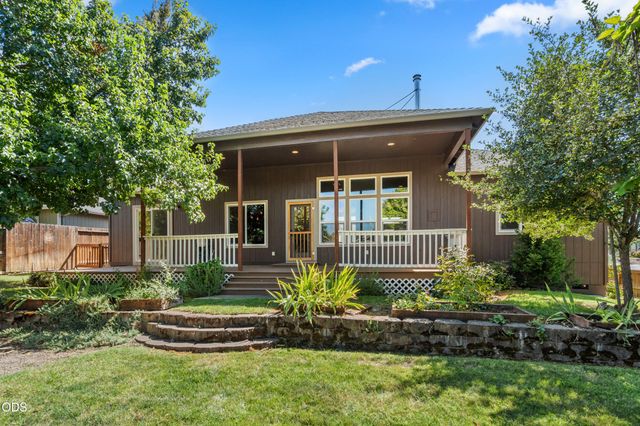 642 Sheffield Drive, Eagle Point, OR 97524