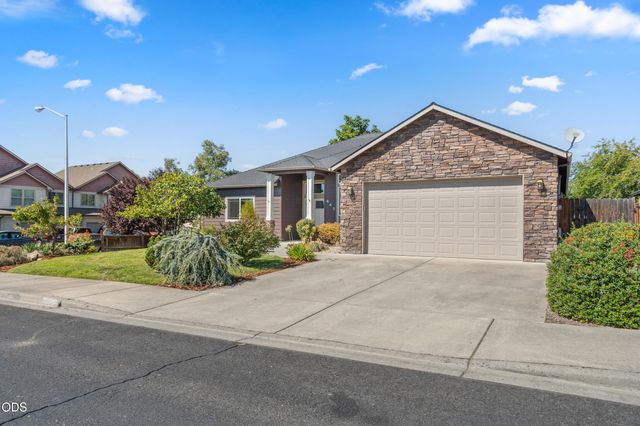 642 Sheffield Drive, Eagle Point, OR 97524