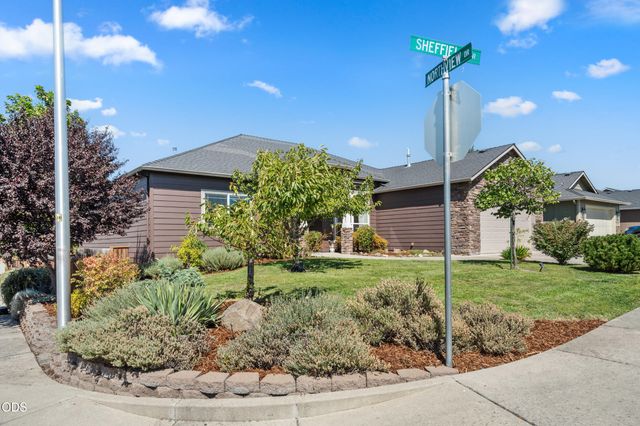 642 Sheffield Drive, Eagle Point, OR 97524
