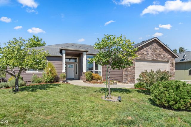 642 Sheffield Drive, Eagle Point, OR 97524
