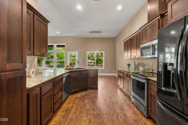642 Sheffield Drive, Eagle Point, OR 97524