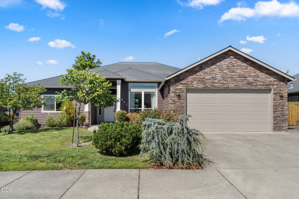 642 Sheffield Drive, Eagle Point, OR 97524