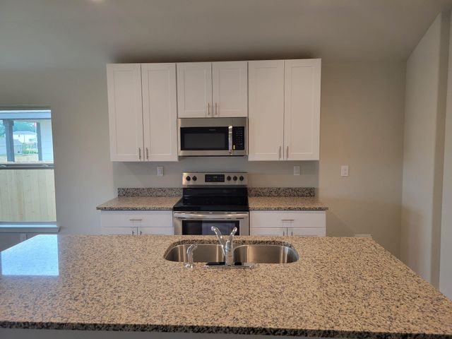 14930 Dane Ct, Montgomery, TX 77316