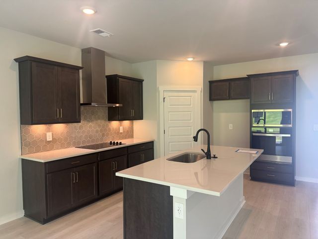 4226 Henslowe Rd, Columbia, TN 38401