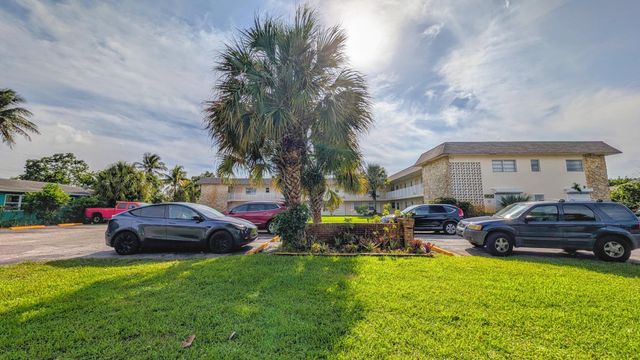2301 SE 4th Street 3, Boynton Beach, FL 33435