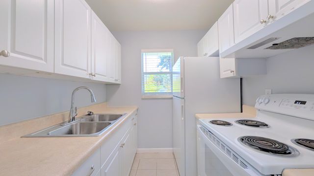 2301 SE 4th Street 3, Boynton Beach, FL 33435