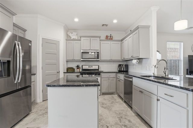 913 SW 80th St, Lawton, OK 73505