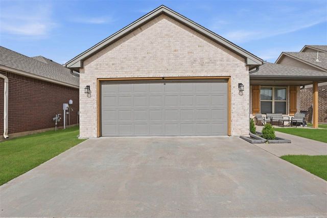 913 SW 80th St, Lawton, OK 73505