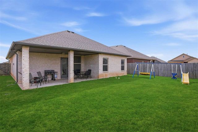 913 SW 80th St, Lawton, OK 73505
