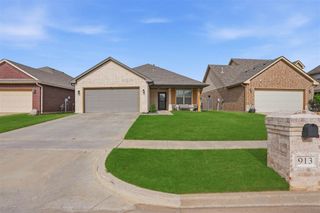 913 SW 80th St, Lawton, OK 73505