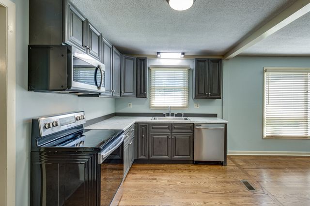 2023 Denise Dr, Columbia, TN 38401