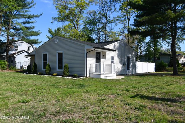 20 Oak Hill Drive, Toms River, NJ 08753
