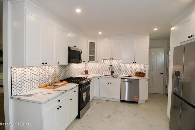 20 Oak Hill Drive, Toms River, NJ 08753