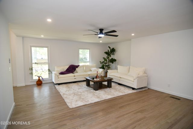 20 Oak Hill Drive, Toms River, NJ 08753