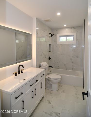 20 Oak Hill Drive, Toms River, NJ 08753