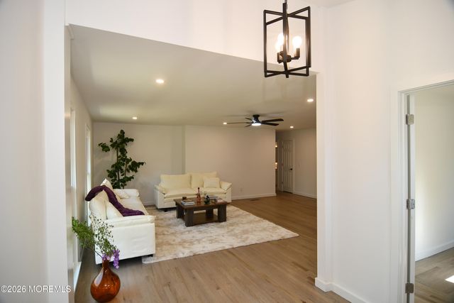 20 Oak Hill Drive, Toms River, NJ 08753