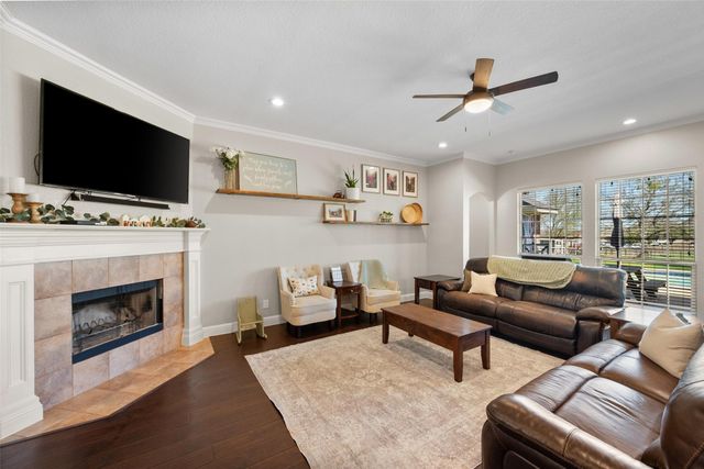 409 Emerald Court, Burleson, TX 76028