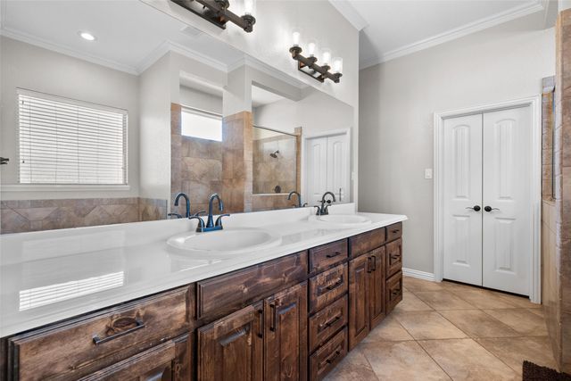 409 Emerald Court, Burleson, TX 76028