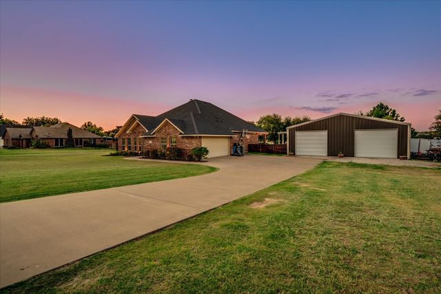 409 Emerald Court, Burleson, TX 76028