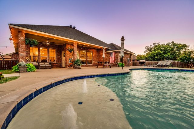 409 Emerald Court, Burleson, TX 76028