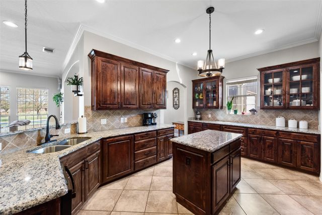 409 Emerald Court, Burleson, TX 76028