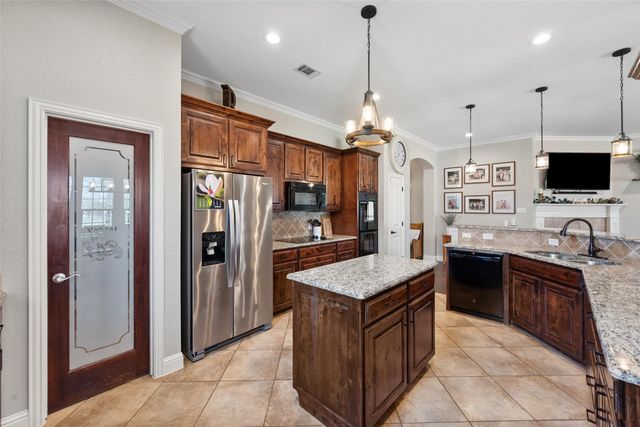 409 Emerald Court, Burleson, TX 76028