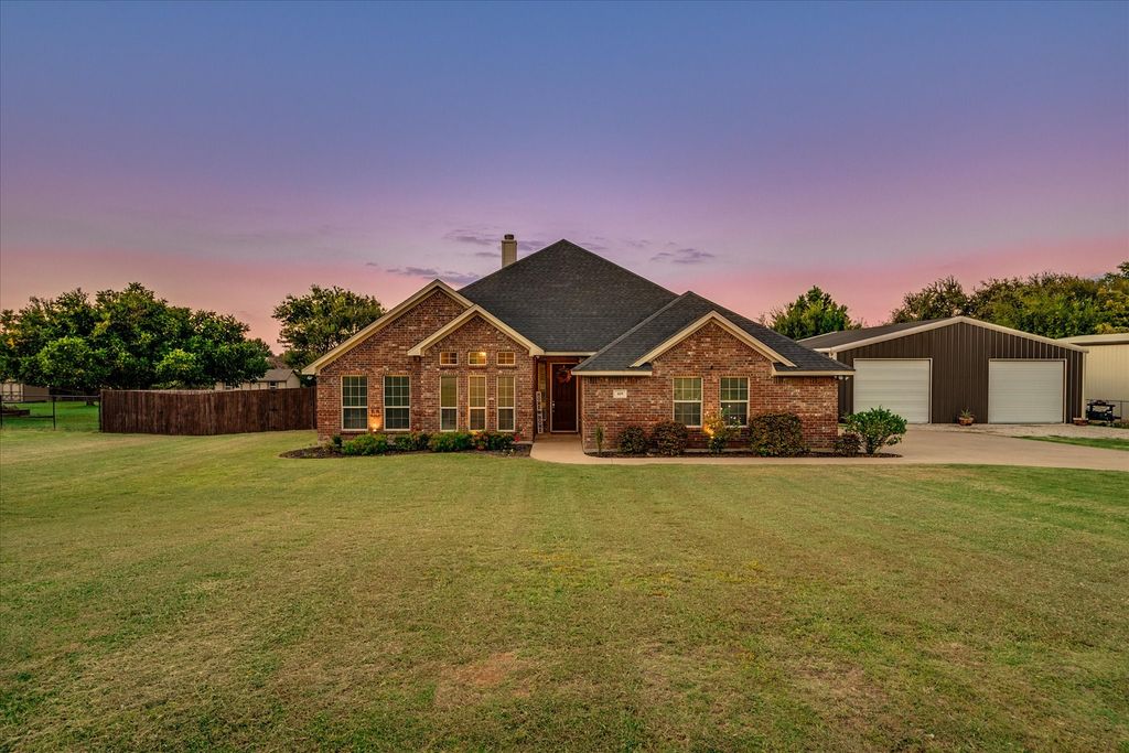 409 Emerald Court, Burleson, TX 76028