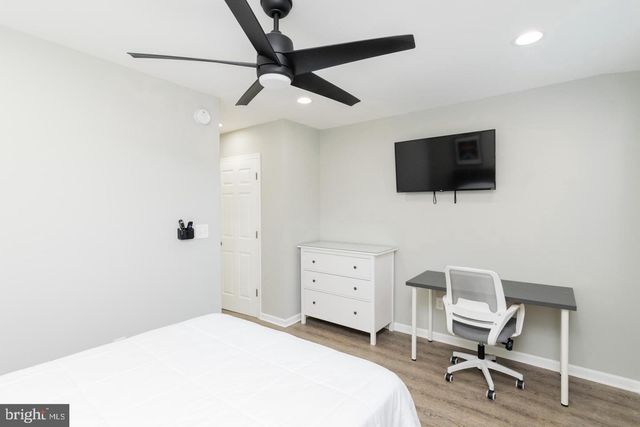942 N BROADWAY, Baltimore, MD 21205